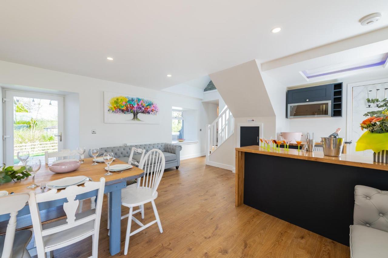 Nether Newton - Sleeps 12, Hottub, Sauna, Private Garden Newmilns Exterior foto
