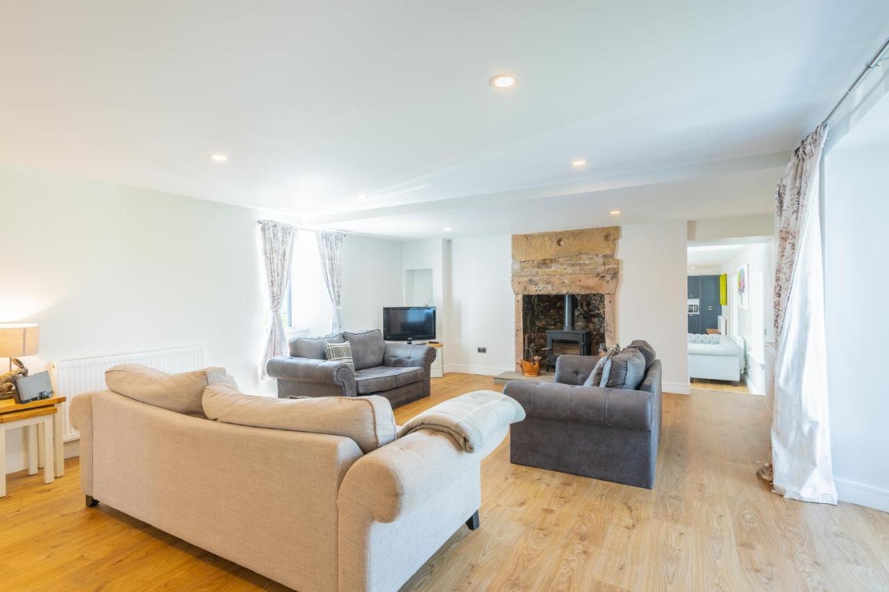 Nether Newton - Sleeps 12, Hottub, Sauna, Private Garden Newmilns Exterior foto