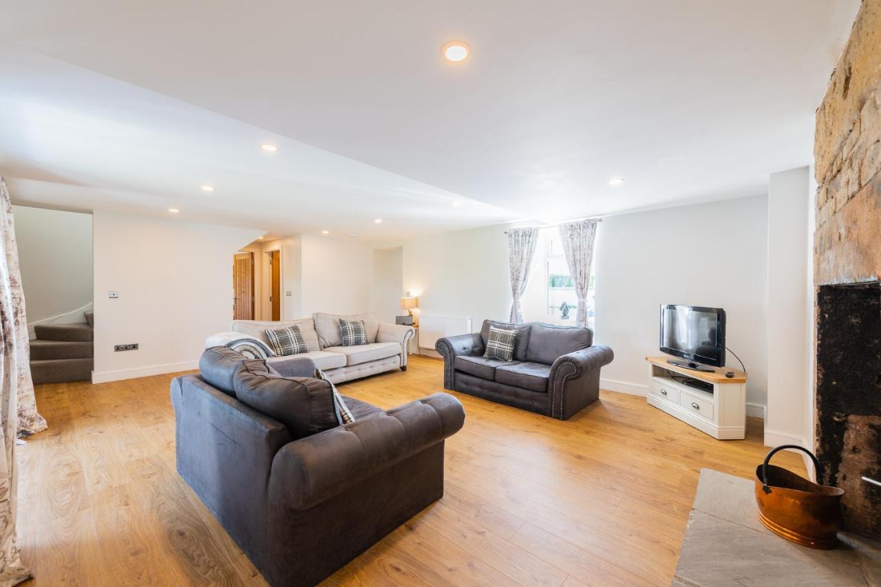 Nether Newton - Sleeps 12, Hottub, Sauna, Private Garden Newmilns Exterior foto