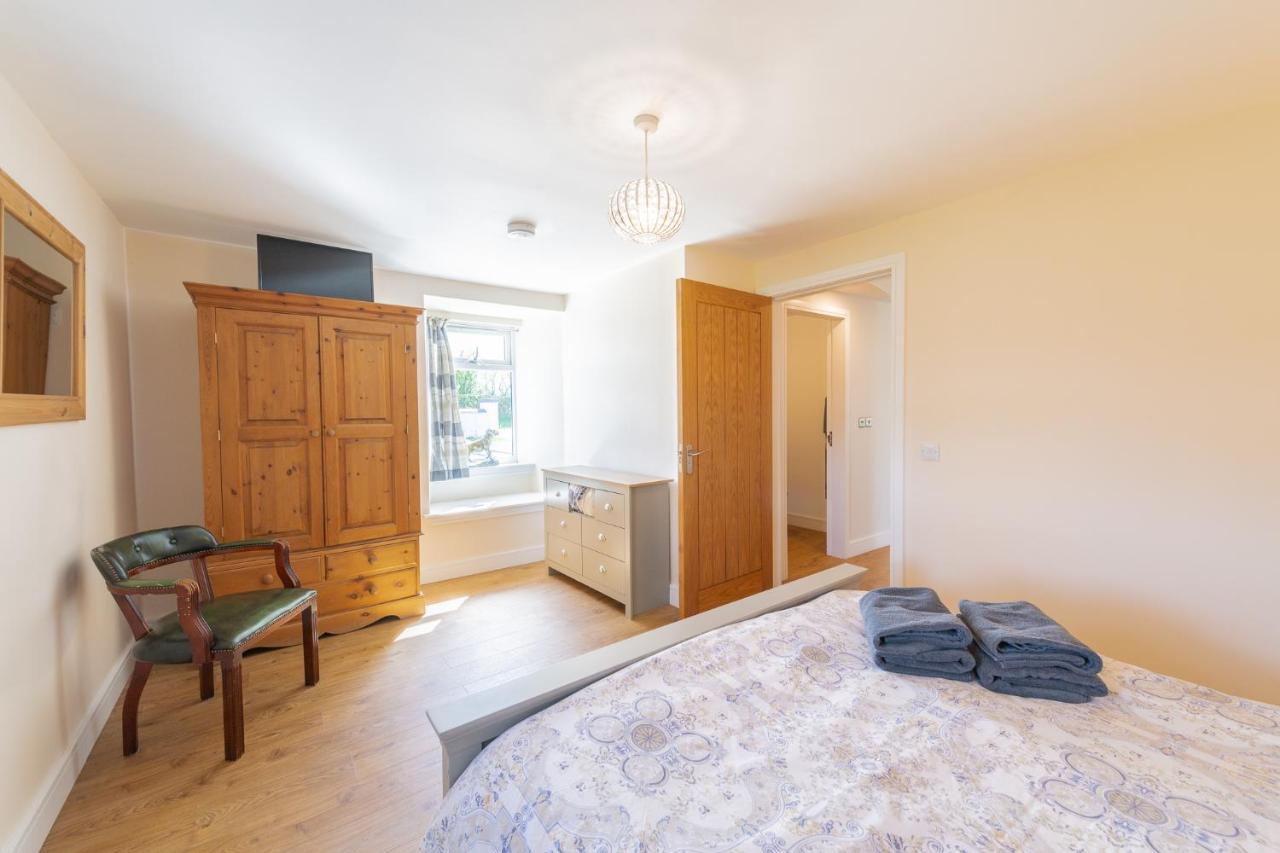 Nether Newton - Sleeps 12, Hottub, Sauna, Private Garden Newmilns Exterior foto