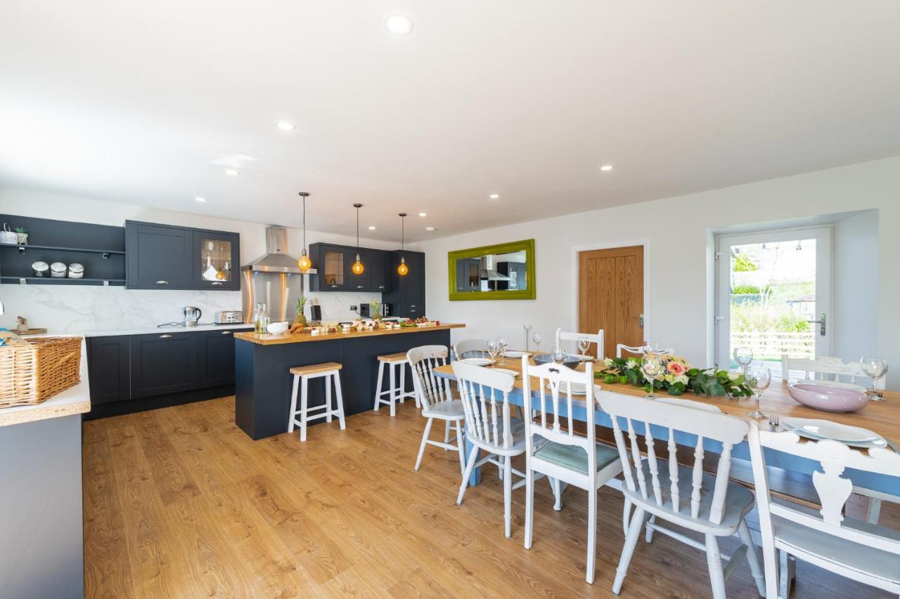 Nether Newton - Sleeps 12, Hottub, Sauna, Private Garden Newmilns Exterior foto
