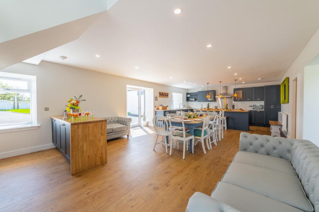 Nether Newton - Sleeps 12, Hottub, Sauna, Private Garden Newmilns Exterior foto