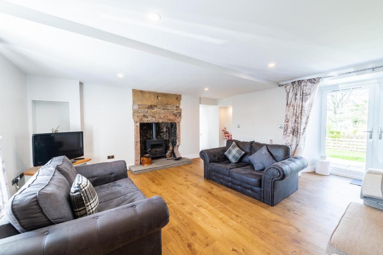 Nether Newton - Sleeps 12, Hottub, Sauna, Private Garden Newmilns Exterior foto
