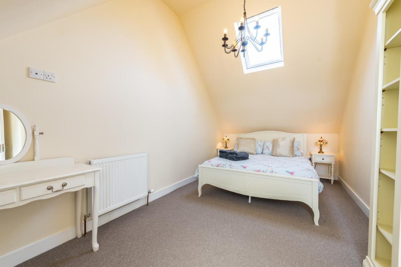 Nether Newton - Sleeps 12, Hottub, Sauna, Private Garden Newmilns Exterior foto