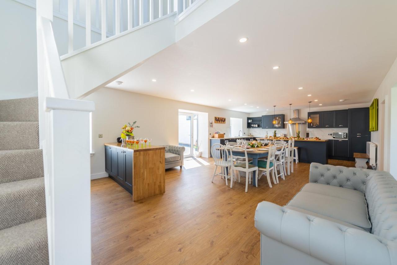 Nether Newton - Sleeps 12, Hottub, Sauna, Private Garden Newmilns Exterior foto