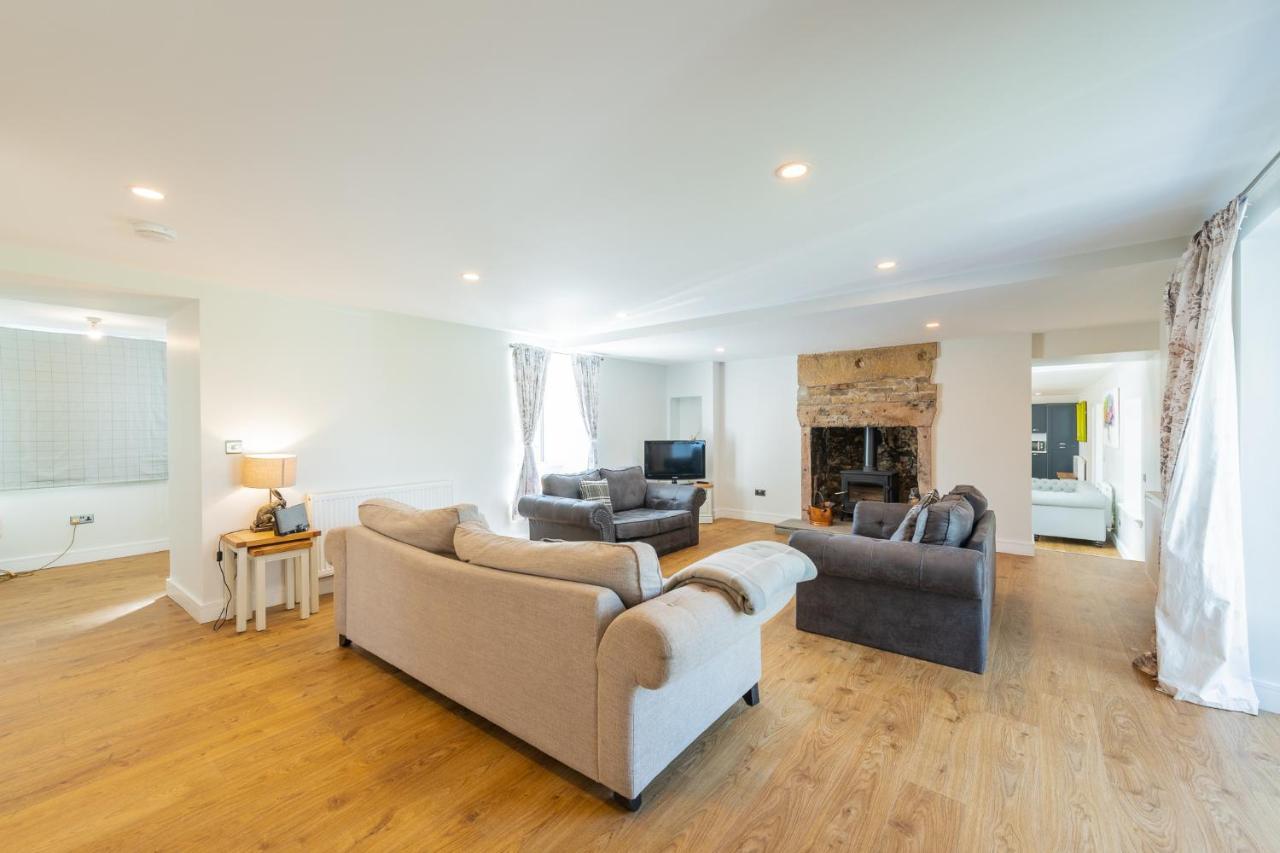 Nether Newton - Sleeps 12, Hottub, Sauna, Private Garden Newmilns Exterior foto
