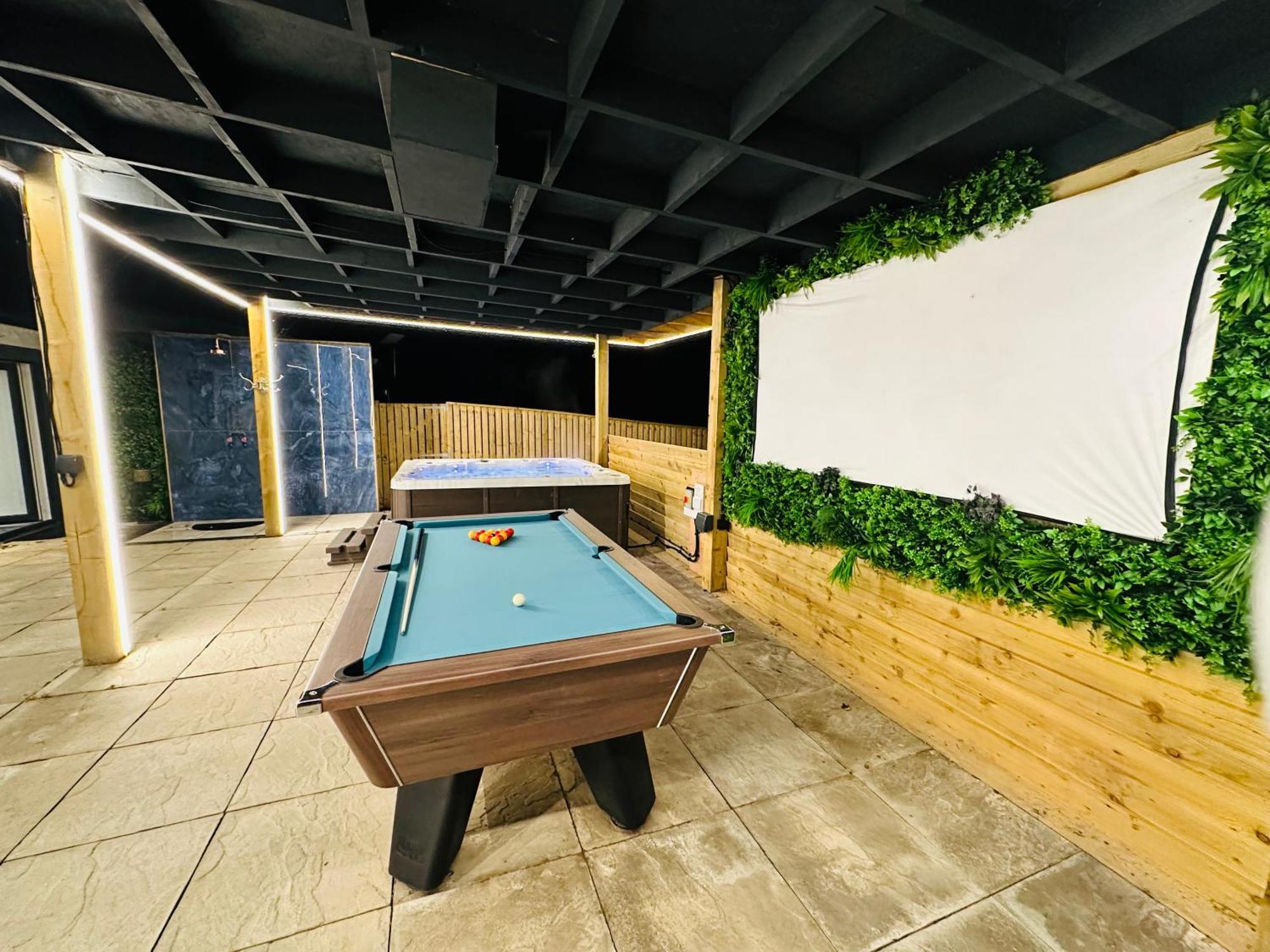 Nether Newton - Sleeps 12, Hottub, Sauna, Private Garden Newmilns Exterior foto